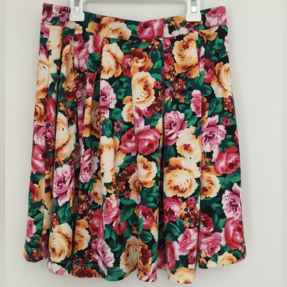 Monteau floral skirt, size L, brand new